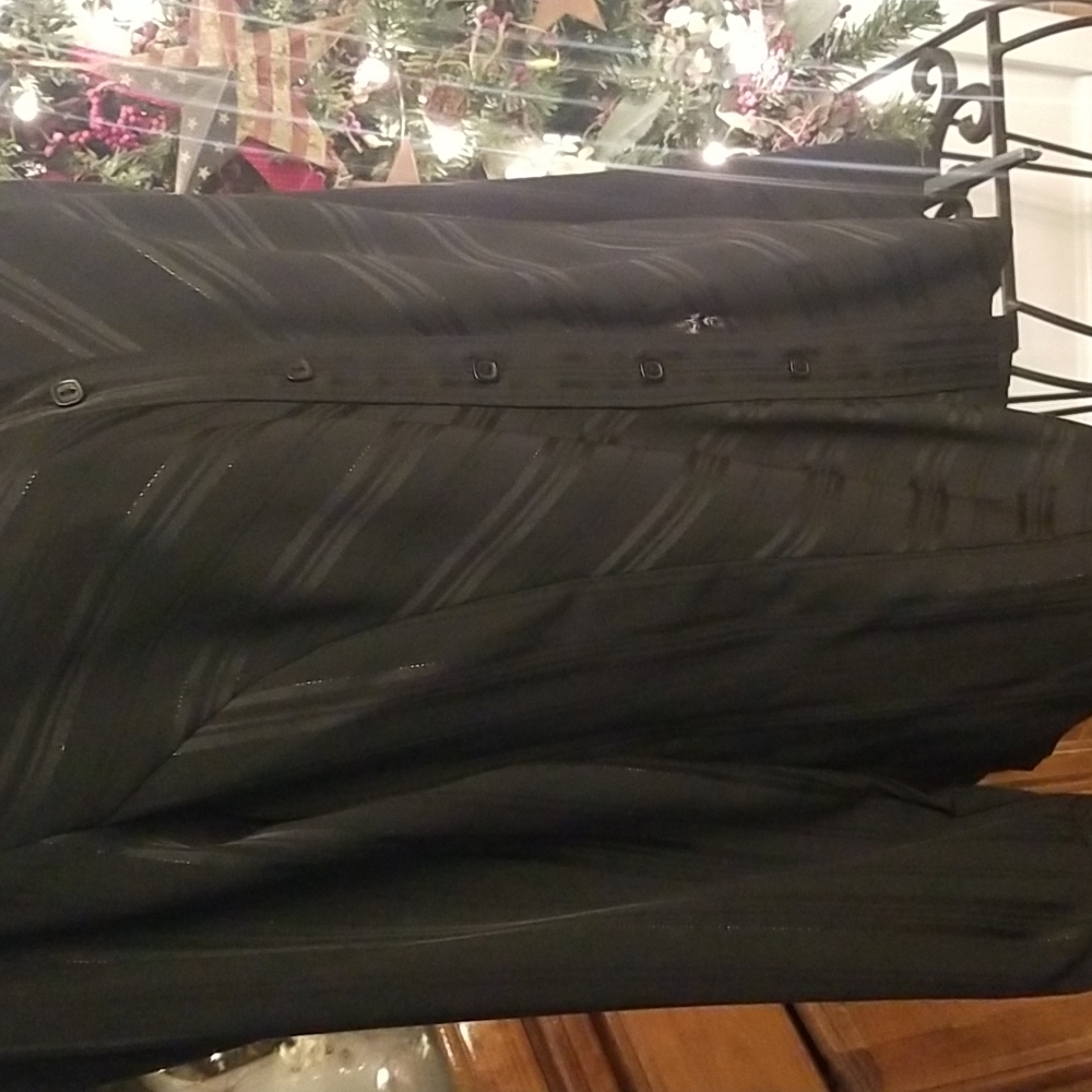 Black button down shirt - Picture 4 of 8